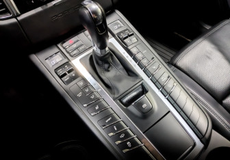 Подержанный автомобиль Porsche Macan 2015 года (28 фото)