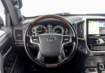 Подержанный автомобиль Toyota Land Cruiser Suv 2020 года (23 фото)