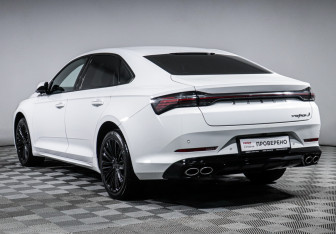 Подержанный автомобиль Geely Preface 2024 года (7 фото)