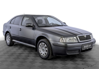 Подержанный автомобиль Skoda Octavia Liftback 2010 года (3 фото)