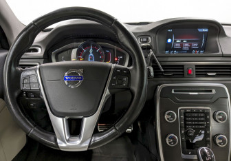 Подержанный автомобиль Volvo XC70 2014 года (22 фото)