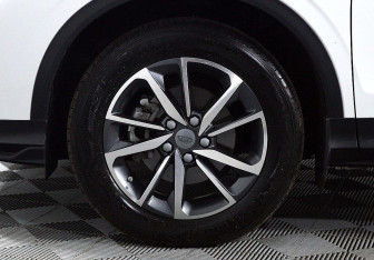 Подержанный автомобиль Geely Coolray 2021 года (5 фото)