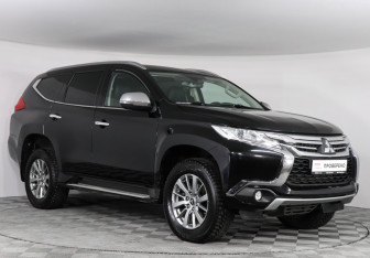 Подержанный автомобиль Mitsubishi Pajero Sport 2017 года (3 фото)