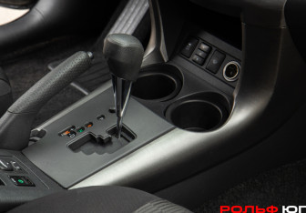 Подержанный автомобиль Toyota RAV4 2011 года (13 фото)