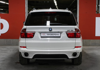 Подержанный автомобиль BMW X5 2010 года (6 фото)