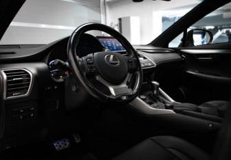 Подержанный автомобиль Lexus NX 2017 года (7 фото)