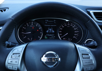 Подержанный автомобиль Nissan X-Trail 2015 года (11 фото)