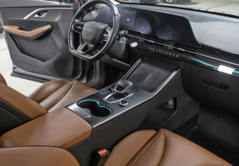 Подержанный автомобиль Omoda C5 2022 года (11 фото)