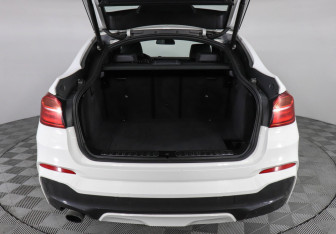 Подержанный автомобиль BMW X4 2016 года (9 фото)