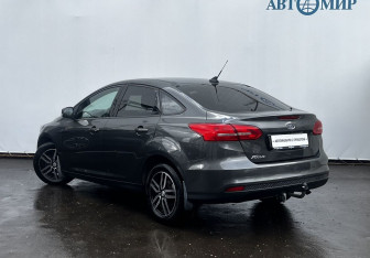 Подержанный автомобиль Ford Focus Sedan 2019 года (7 фото)
