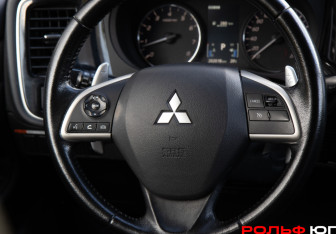 Подержанный автомобиль Mitsubishi Outlander 2013 года (12 фото)