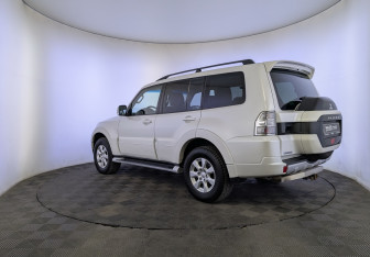 Подержанный автомобиль Mitsubishi Pajero 2018 года (7 фото)