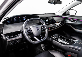 Подержанный автомобиль Changan UNI-K 2023 года (11 фото)