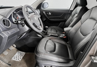 Подержанный автомобиль FAW Besturn X40 2020 года (8 фото)