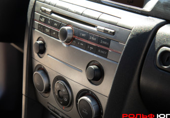 Подержанный автомобиль Mazda 3 Hatchback 2006 года (11 фото)