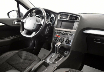 Подержанный автомобиль Citroen C4 Sedan 2016 года (7 фото)