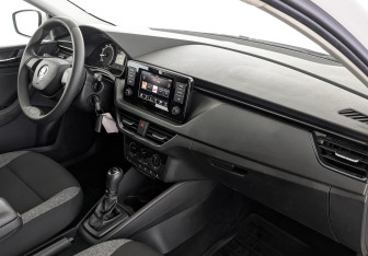 Подержанный автомобиль Skoda Rapid Liftback 2021 года (13 фото)