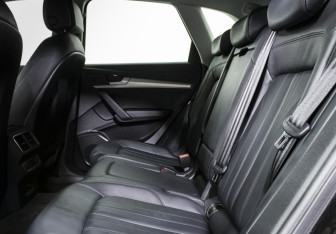 Подержанный автомобиль Audi Q5 2019 года (10 фото)