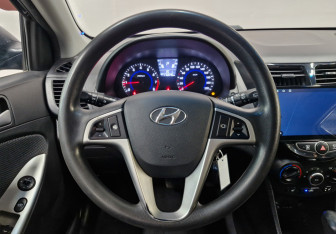 Подержанный автомобиль Hyundai Solaris Hatchback 2014 года (22 фото)