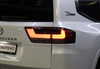 Подержанный автомобиль Toyota Land Cruiser Suv 2021 года (29 фото)