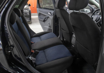 Подержанный автомобиль Ford Focus Hatchback 2007 года (12 фото)