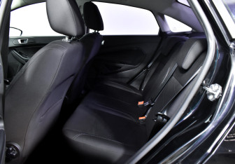 Подержанный автомобиль Ford Fiesta Sedan 2017 года (10 фото)