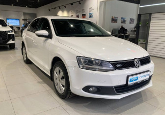 Подержанный автомобиль Volkswagen Jetta Sedan 2014 года (3 фото)