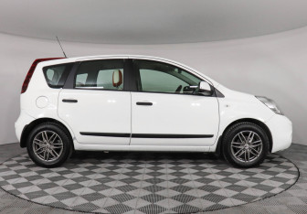 Подержанный автомобиль Nissan Note 2011 года (4 фото)