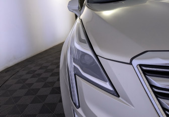 Подержанный автомобиль Cadillac XT5 2016 года (17 фото)