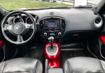 Подержанный автомобиль Nissan Juke 2011 года (12 фото)