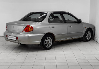 Подержанный автомобиль Kia Spectra Sedan 2006 года (4 фото)