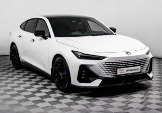 Подержанный автомобиль Changan UNI-V 2023 года (3 фото)