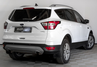 Подержанный автомобиль Ford Kuga 2017 года (6 фото)