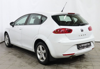Подержанный автомобиль SEAT Leon Hatchback 2012 года (6 фото)