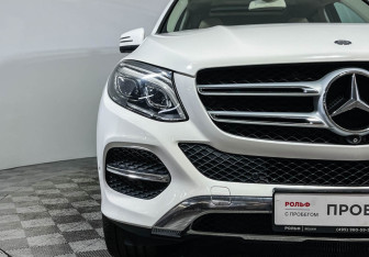 Подержанный автомобиль Mercedes-Benz GLE 2015 года (26 фото)