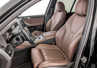 Подержанный автомобиль BMW X5 2021 года (20 фото)