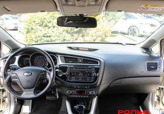 Подержанный автомобиль Kia Ceed Hatchback 2016 года (10 фото)