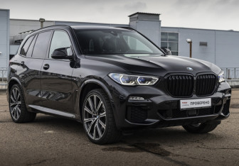 Подержанный автомобиль BMW X5 2021 года (6 фото)