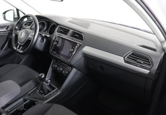 Подержанный автомобиль Volkswagen Tiguan 2020 года (10 фото)
