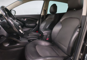 Подержанный автомобиль Hyundai ix35 2015 года (10 фото)