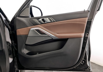 Подержанный автомобиль BMW X6 2021 года (25 фото)