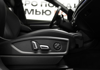 Подержанный автомобиль Audi Q5 2024 года (32 фото)