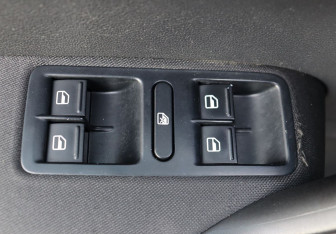 Подержанный автомобиль Volkswagen Polo Sedan 2012 года (11 фото)