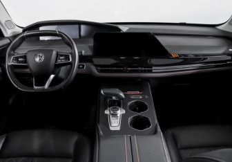 Подержанный автомобиль Changan UNI-K 2023 года (12 фото)