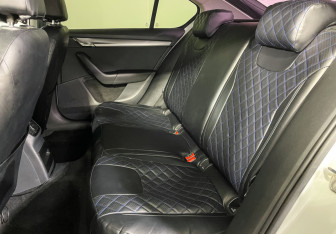 Подержанный автомобиль Skoda Octavia Liftback 2020 года (10 фото)