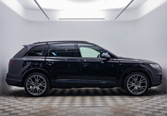 Подержанный автомобиль Audi Q7 2019 года (6 фото)