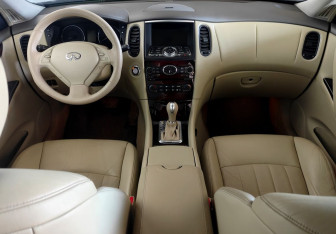 Подержанный автомобиль Infiniti EX 2012 года (9 фото)