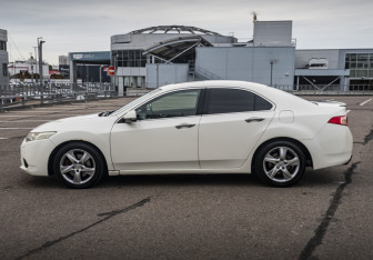 Подержанный автомобиль Honda Accord Sedan 2011 года (8 фото)