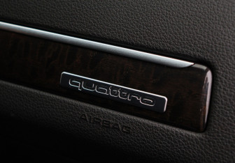 Подержанный автомобиль Audi Q7 2012 года (16 фото)