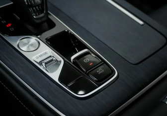 Подержанный автомобиль GAC GS8 2023 года (15 фото)